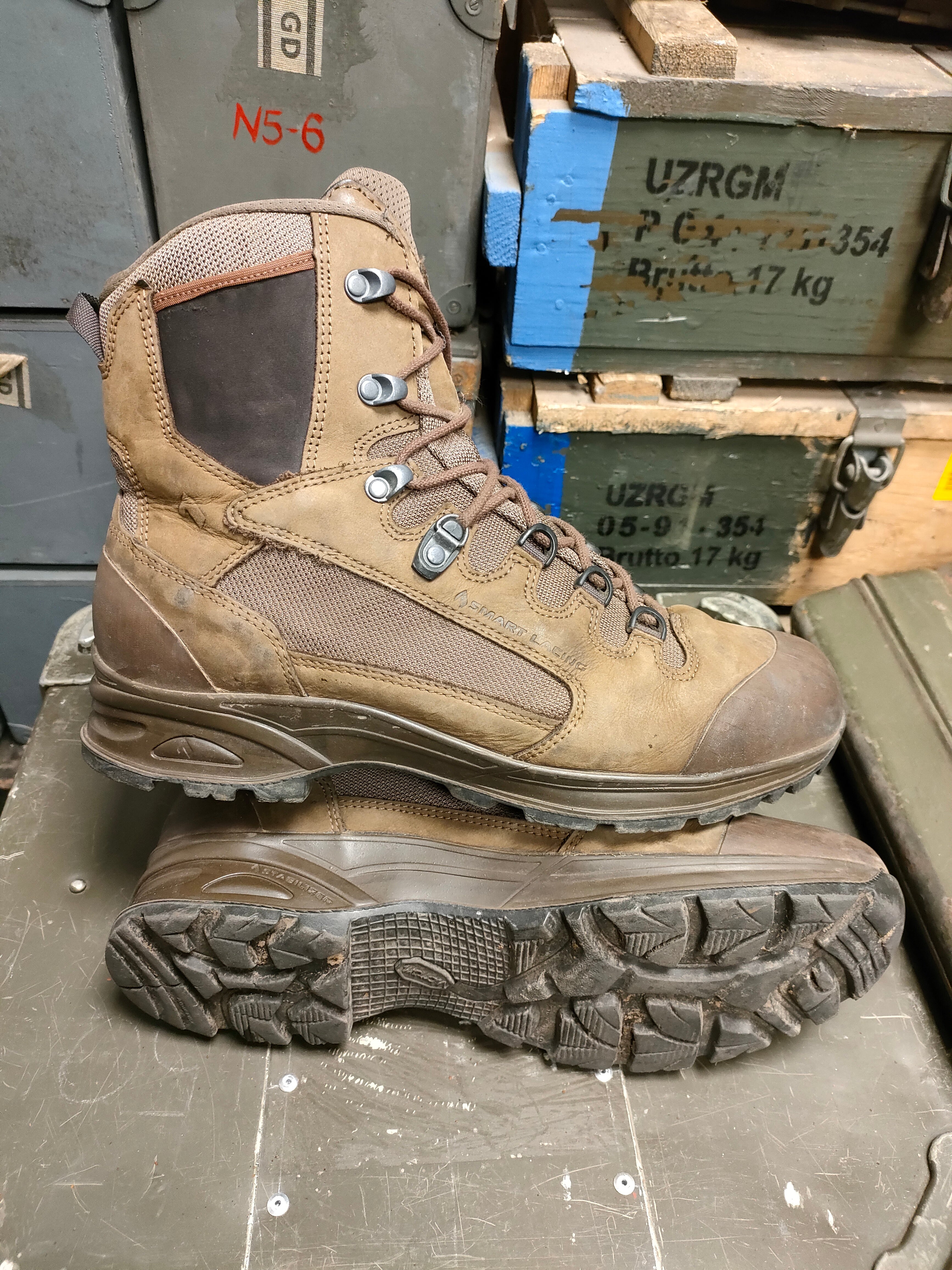 Military grade work outlet boots