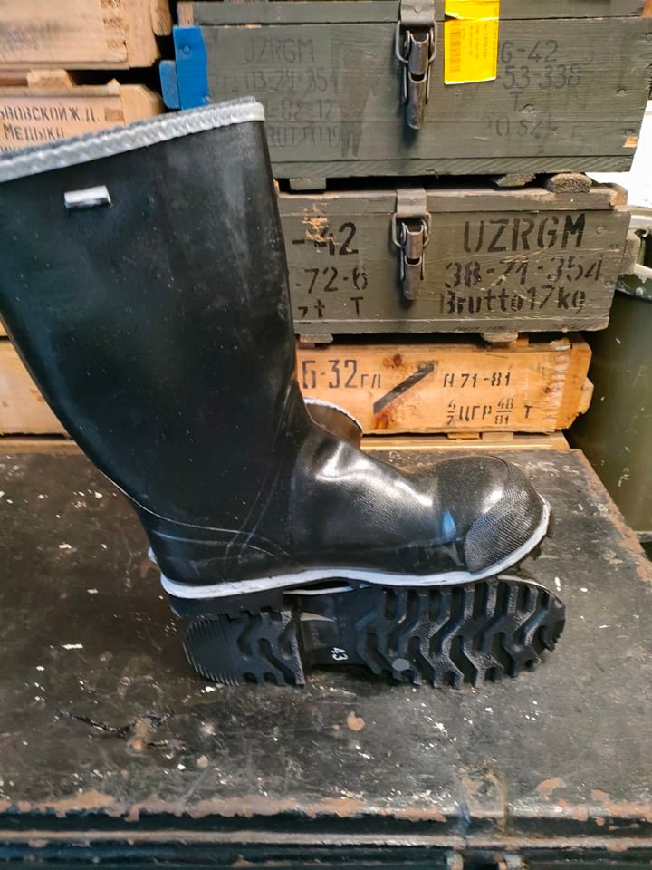 Steel toed rubber on sale boots